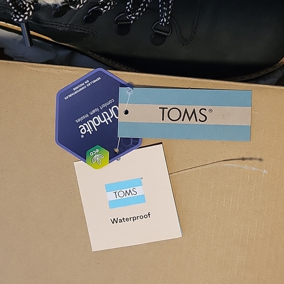 Tom's Mojave black boots. New with tags, but tags are unattached. - Picture 2 of 10